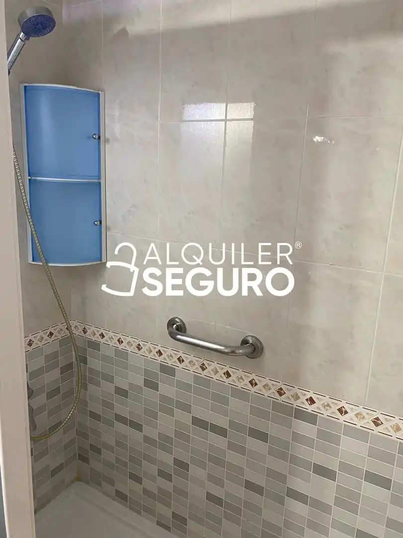 Baño de Piso de alquiler en Murcia con Aire acondicionado, Calefacción y Amueblado