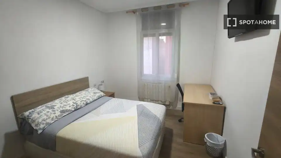 Bedroom of Flat for share in Bilbao   with Air Conditioner, Heating and Furnished