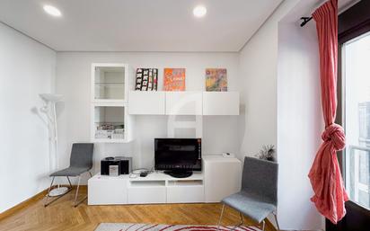 Living room of Flat for sale in  Madrid Capital  with Air Conditioner, Terrace and Balcony