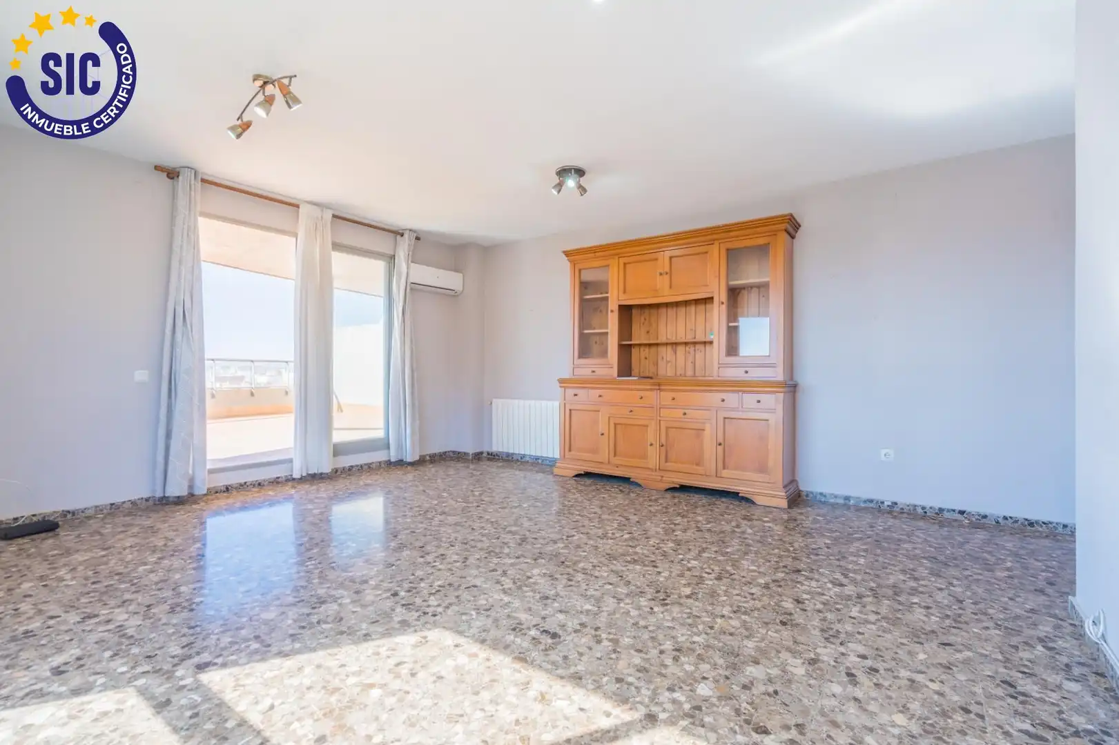 Sala d'estar de Àtic en venda en Mislata amb Aire condicionat, Calefacció i Jardí privat