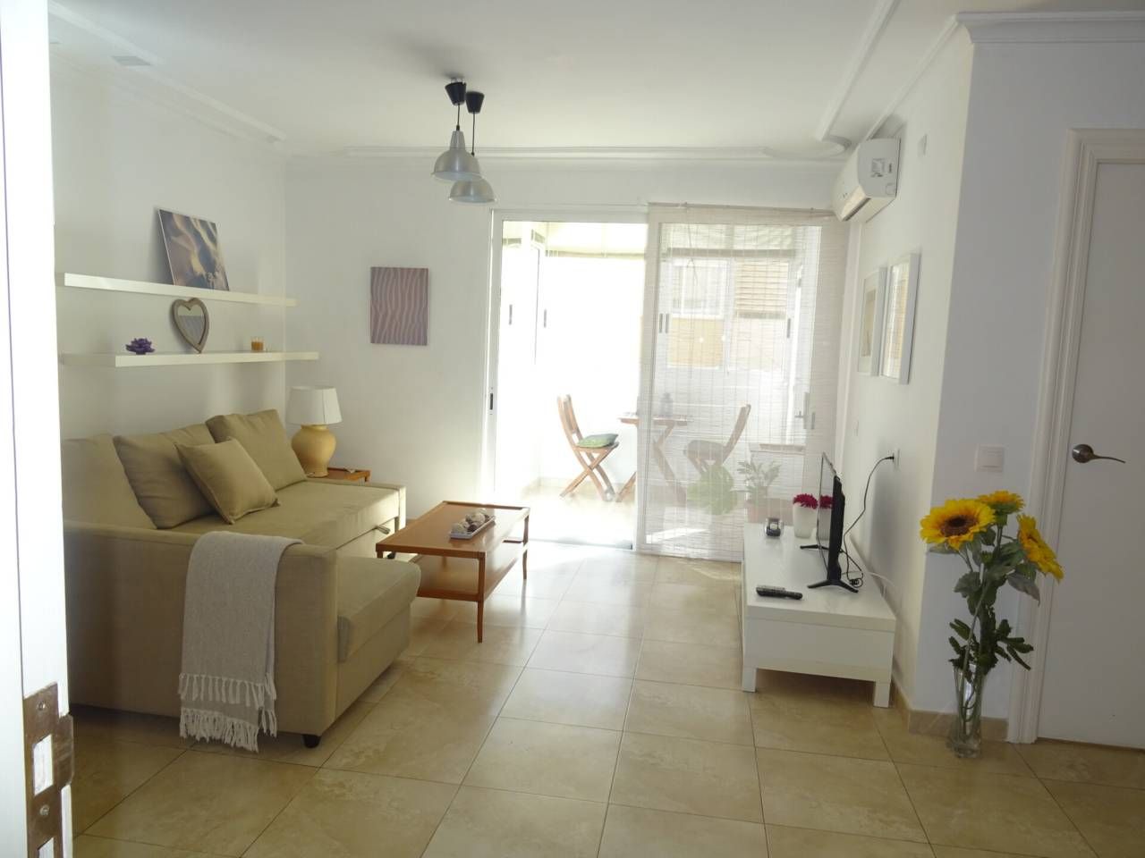 Sala de estar de Piso de alquiler en Alicante / Alacant con Aire acondicionado, Calefacción y Amueblado