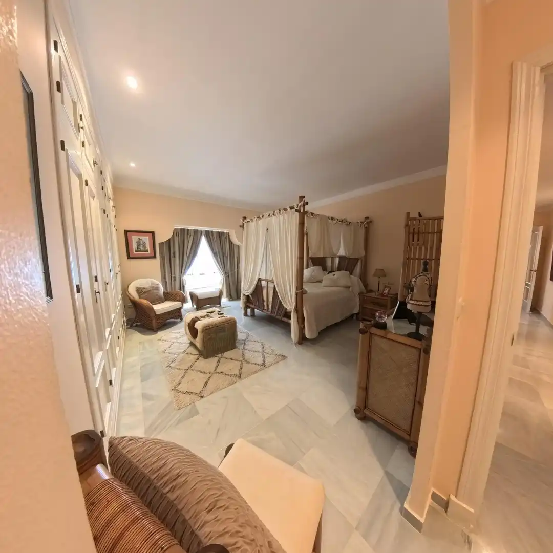 Dormitori de Casa o xalet en venda en Chiclana de la Frontera amb Aire condicionat, Jardí privat i Traster