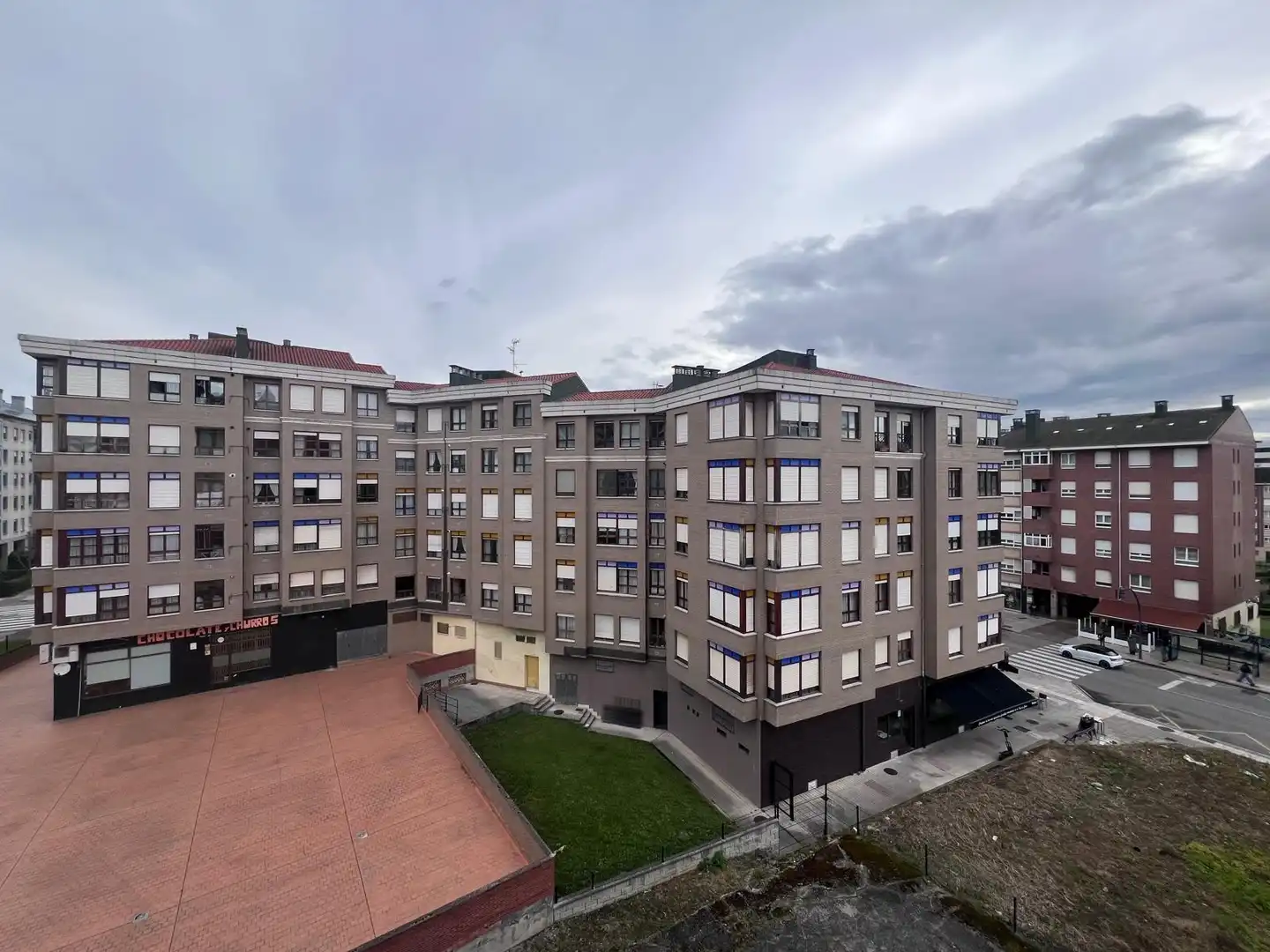 Vista exterior de Pis en venda en Oviedo  amb Calefacció i Parquet