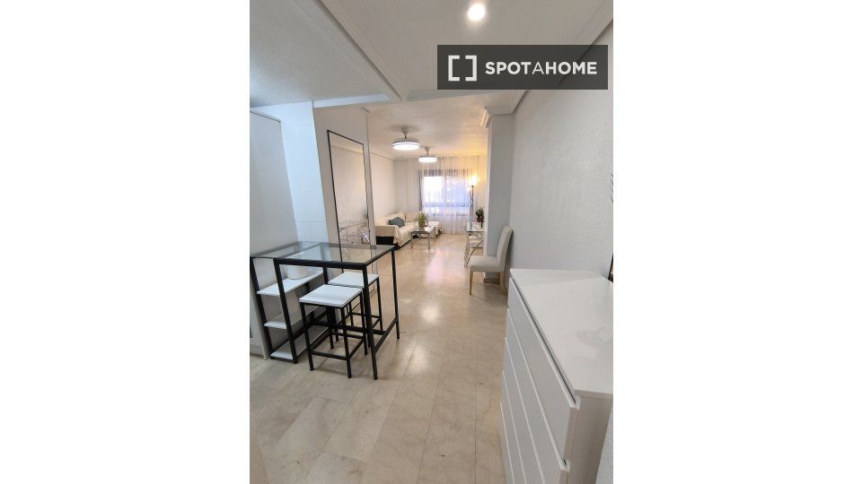 Exterior view of Flat to rent in  Madrid Capital  with Air Conditioner, Heating and Furnished