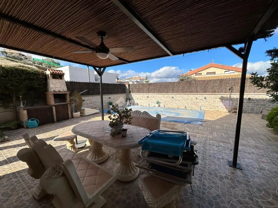 Casa amb terrassa en venda a La Carolina