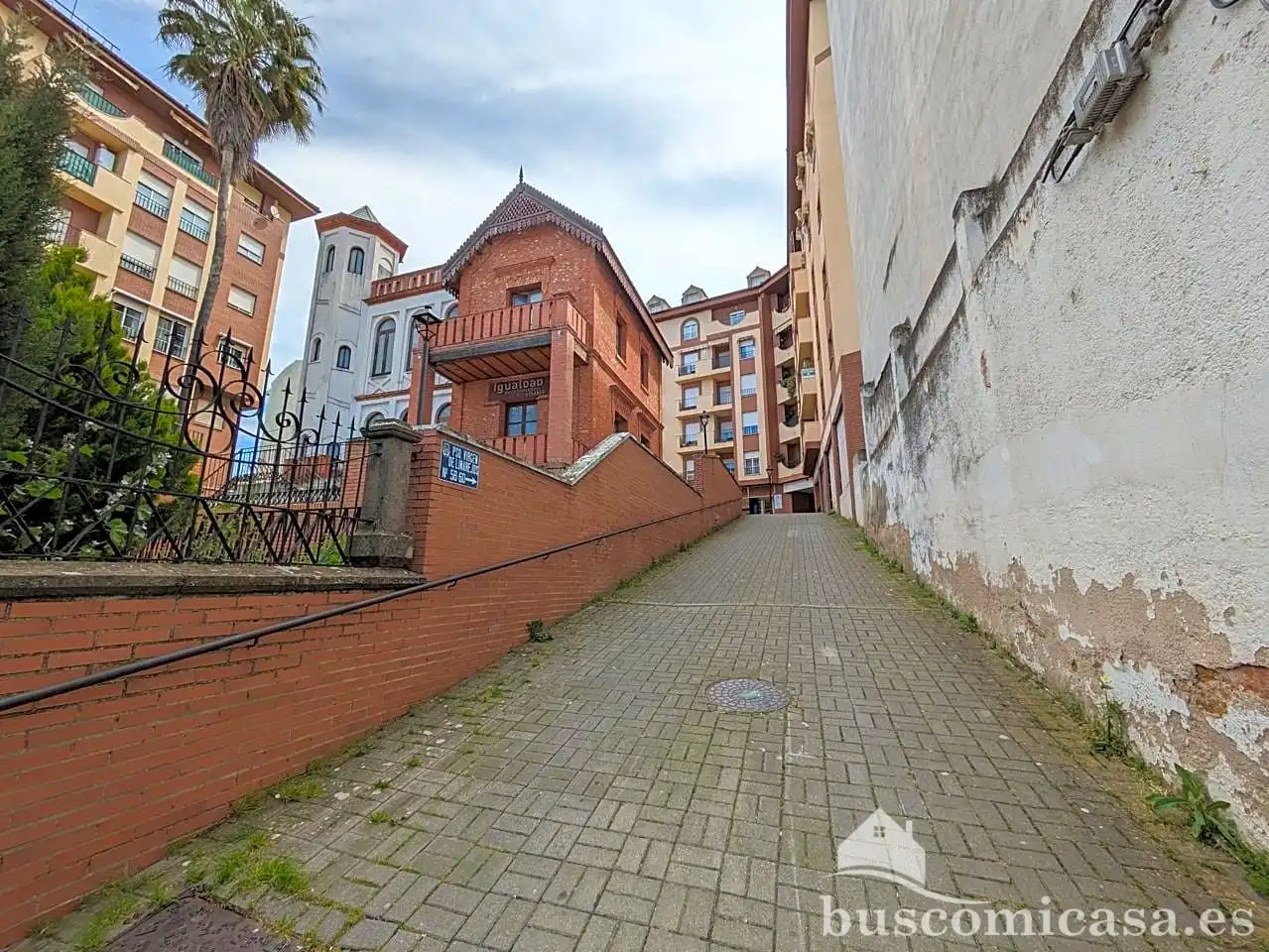Außenansicht von Maisonette zum Verkauf in Linares mit Klimaanlage, Heizung und Abstellraum