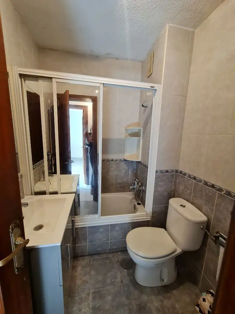 Badezimmer von Wohnung zum Verkauf in Fuenlabrada mit Klimaanlage und Heizung
