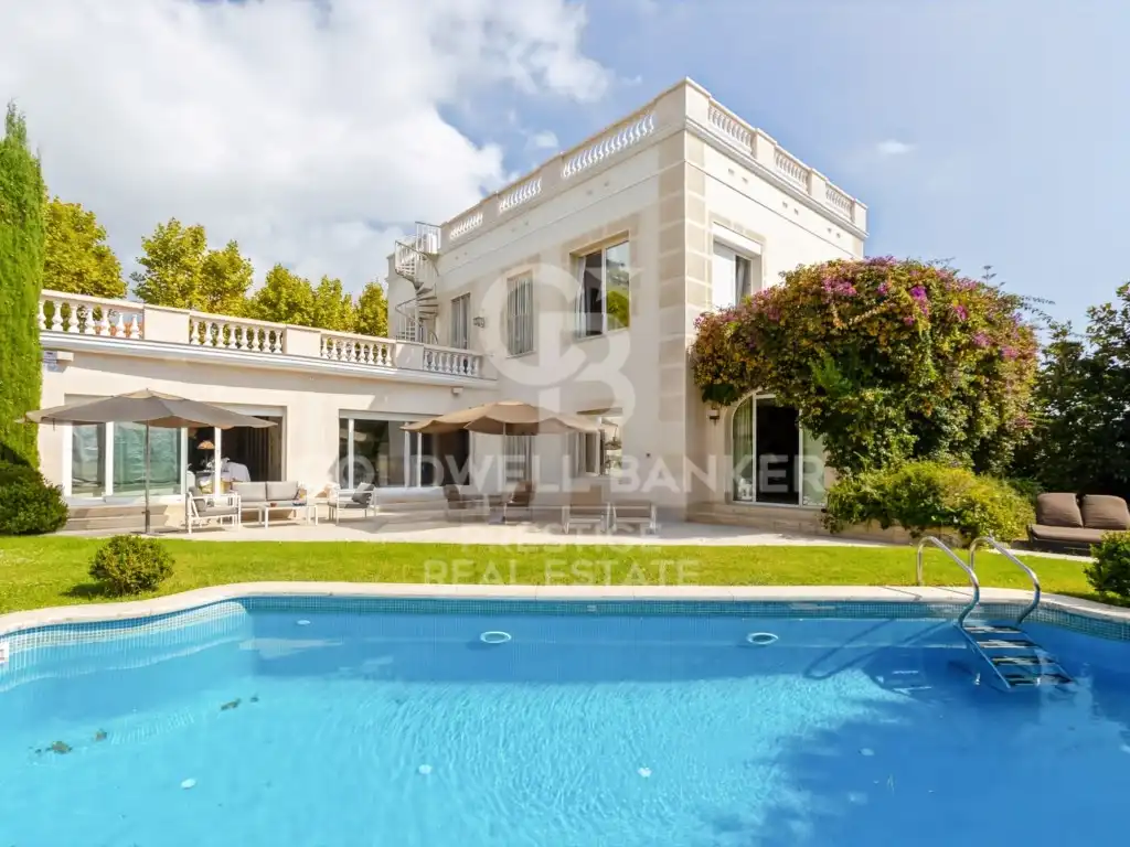 Exterior view of Houses for sale in El Masnou  with Swimming Pool