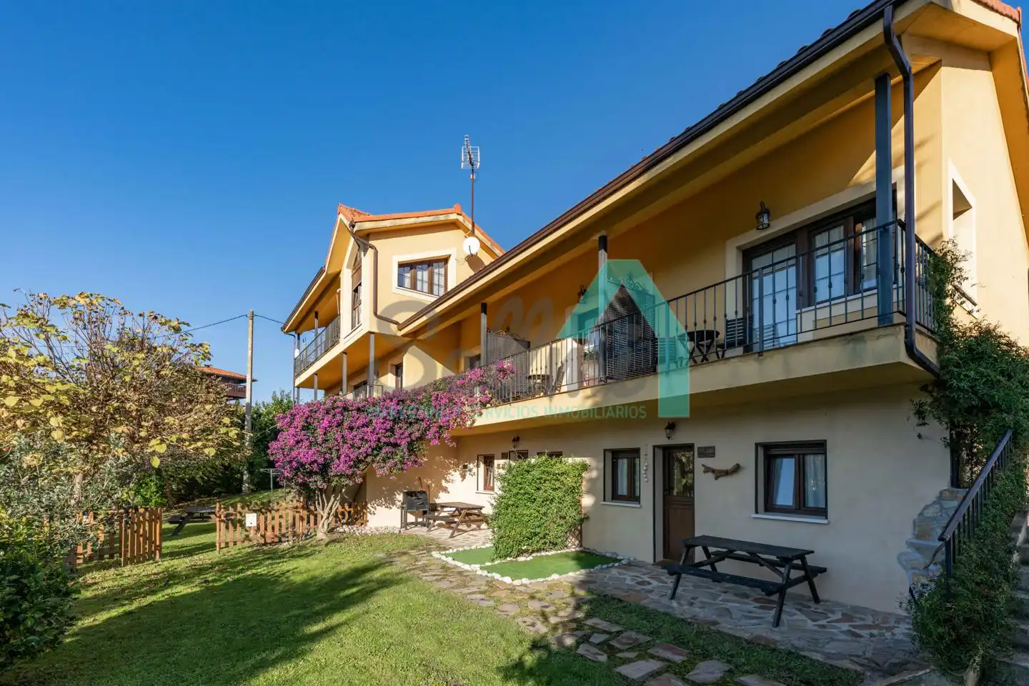 Vista exterior de Casa o chalet en venta en Cudillero con Calefacción, Jardín privado y Terraza