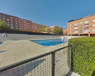 Piscina de Pis de lloguer en Móstoles amb Piscina