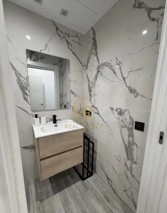 Bathroom of Study for sale in Salamanca  with Air Conditioner, Heating and Furnished