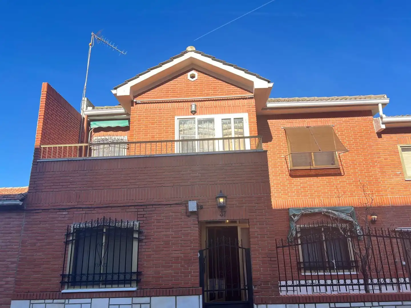 Vista exterior de Casa o chalet en venta en Aranjuez con Aire acondicionado, Calefacción y Jardín privado
