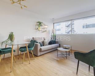 Sala d'estar de Apartament de lloguer en  Madrid Capital amb Aire condicionat, Calefacció i Traster