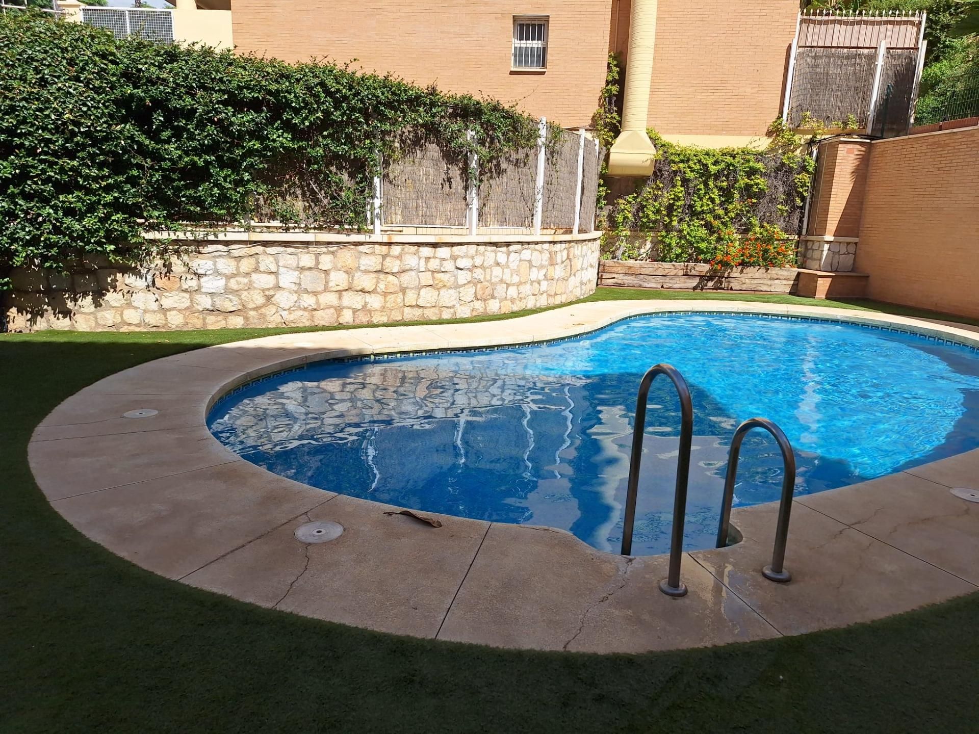 Piscina de Piso de alquiler en Benalmádena con Terraza