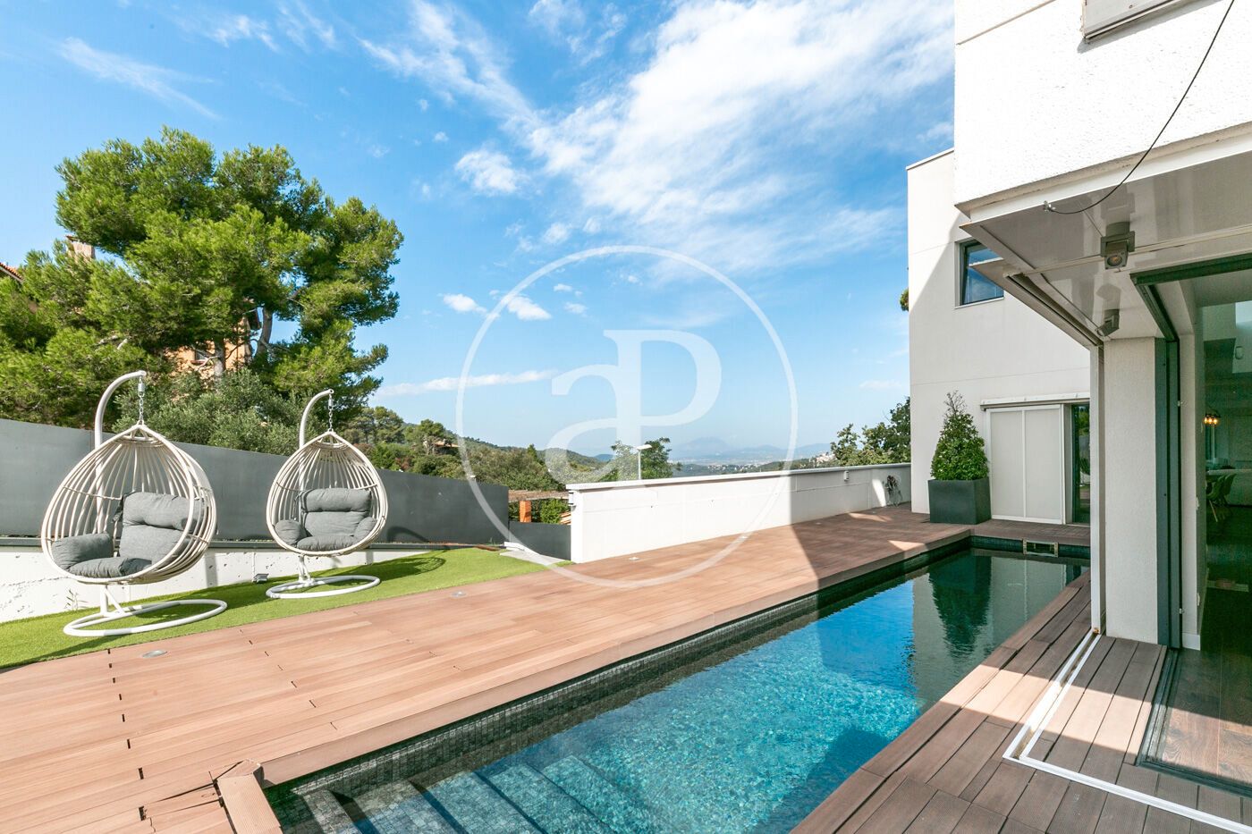 Vista exterior de Casa o chalet de alquiler en  Barcelona Capital con Aire acondicionado, Calefacción y Jardín privado