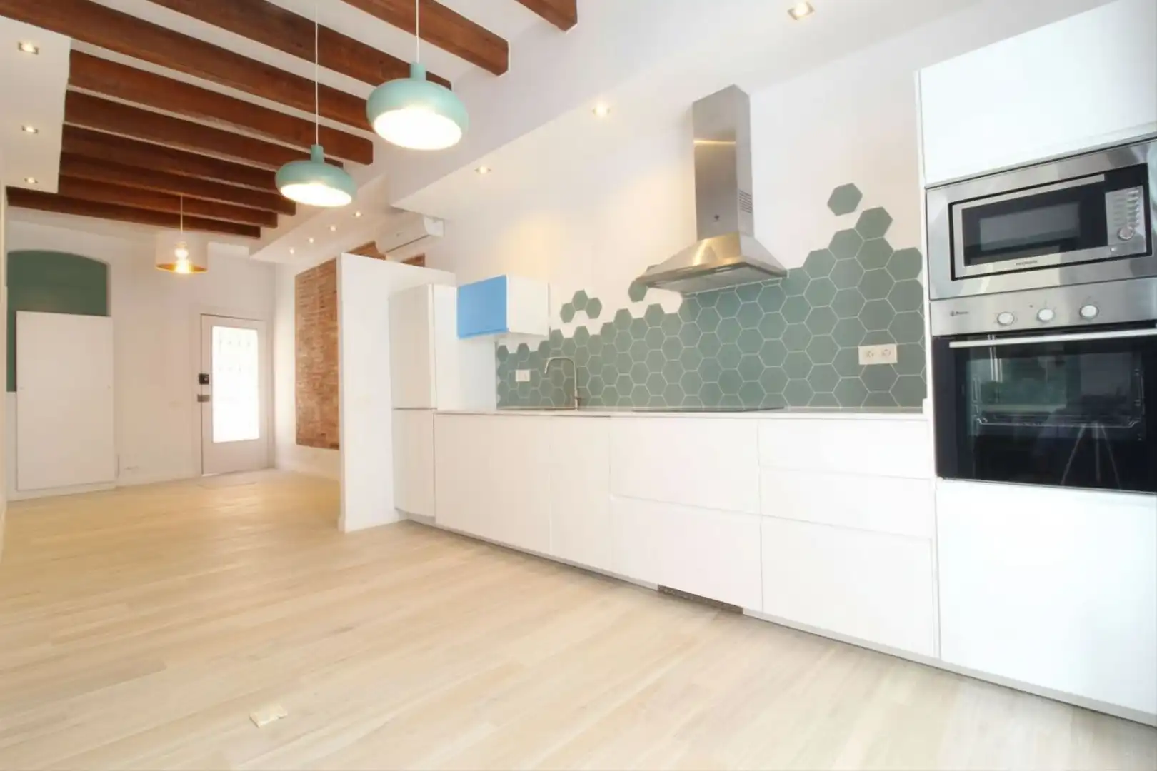 Cuina de Planta baixa en venda en Barcelona amb Aire condicionat, Calefacció i Forn