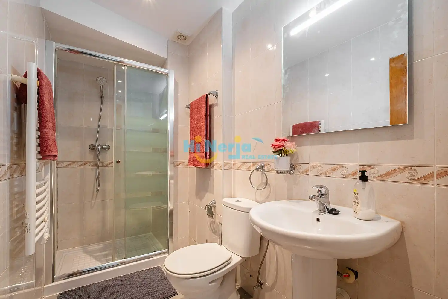 Badezimmer von Wohnungen zum Verkauf in Nerja mit Privatgarten, Schwimmbad und Möbliert
