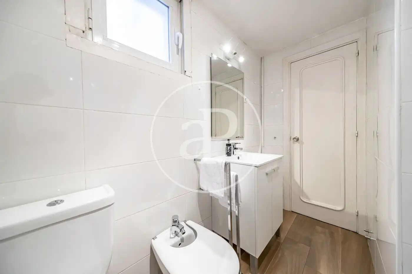 Bathroom of Flat for rent in Madrid  with Air Conditioner, Heating and Private garden