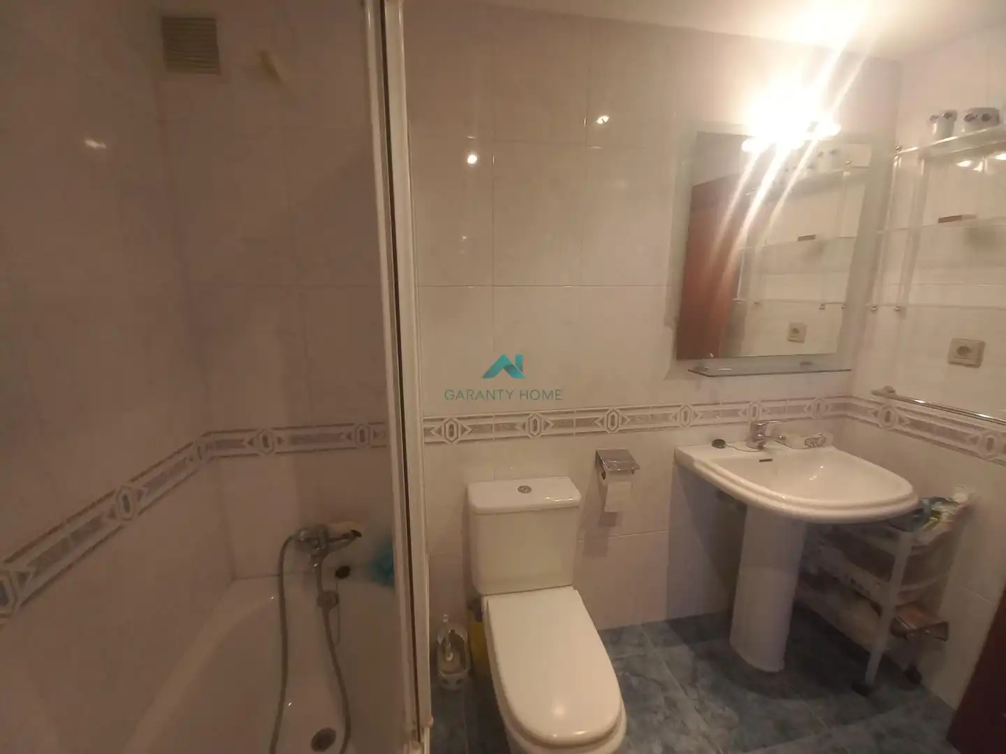 Badezimmer von Erdgeschoss zum Verkauf in Laredo mit Möbliert