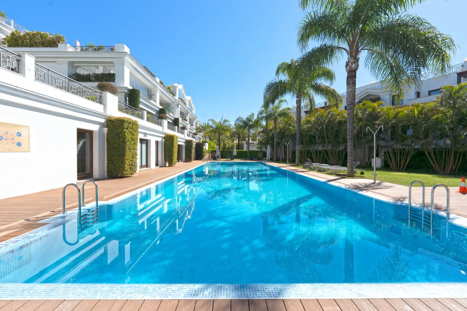 Piscina de Planta baja en venta en Estepona con Aire acondicionado, Terraza y Trastero