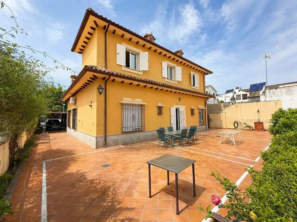Vista exterior de Casa o xalet en venda en Córdoba amb Jardí privat, Terrassa i Traster