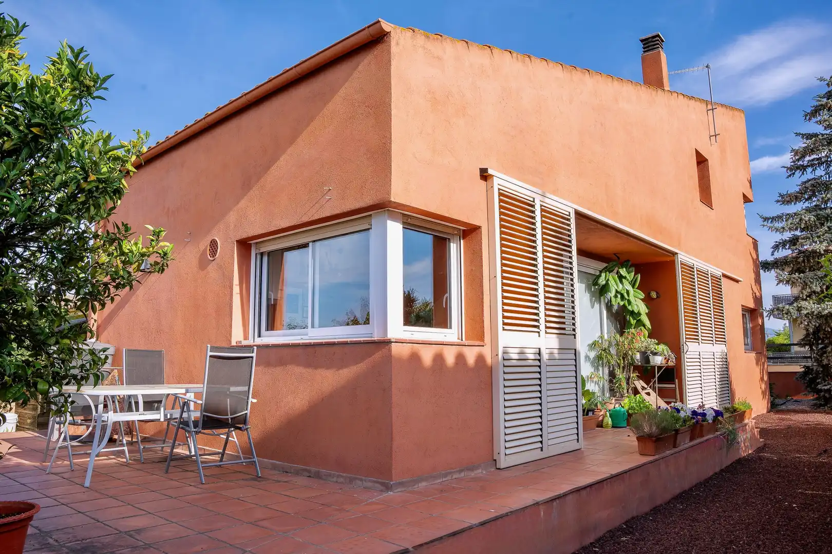 Vista exterior de Casa o xalet en venda en Navata amb Aire condicionat, Calefacció i Terrassa