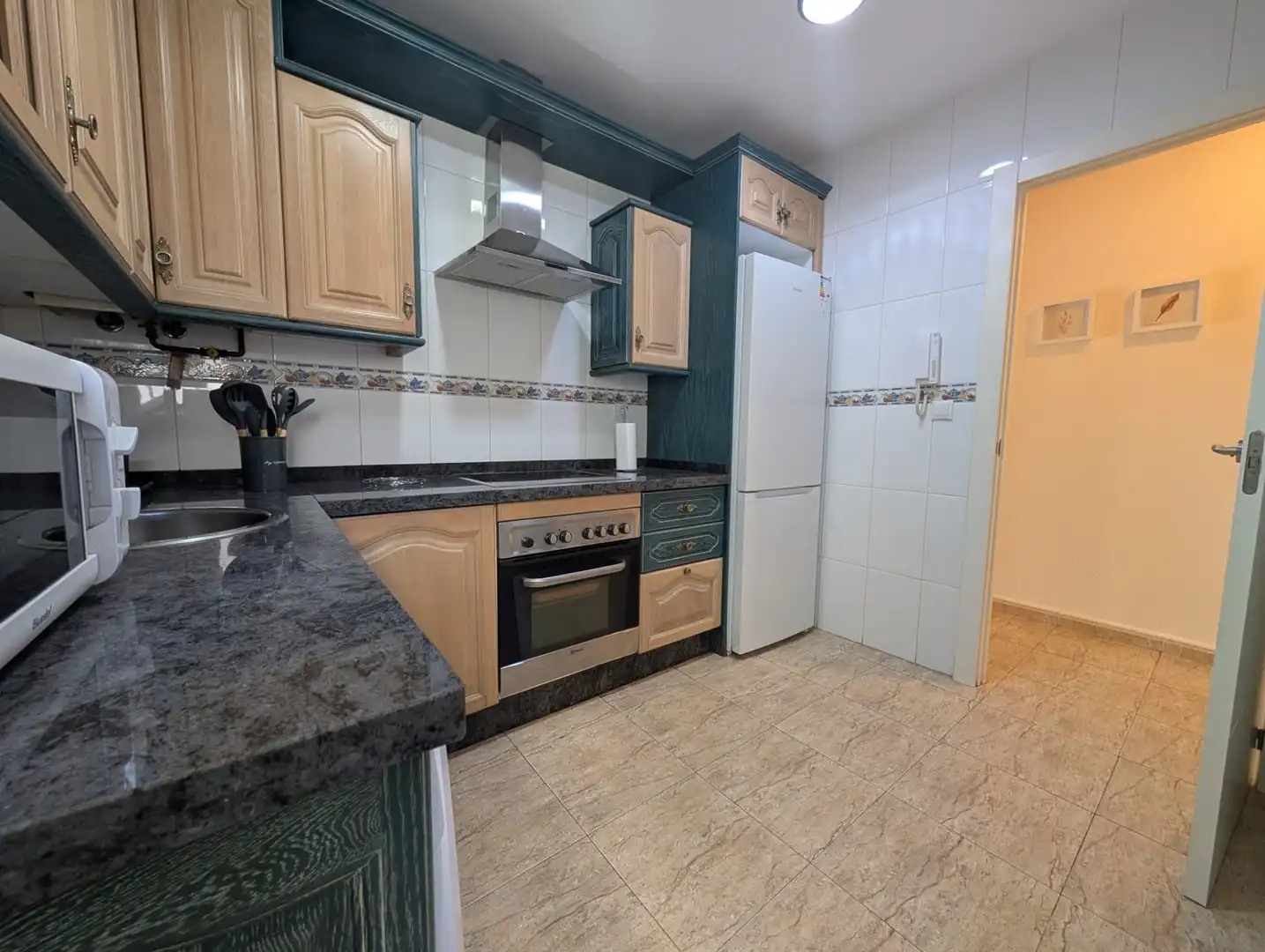 Cocina de Piso de alquiler en Huelva con Aire acondicionado