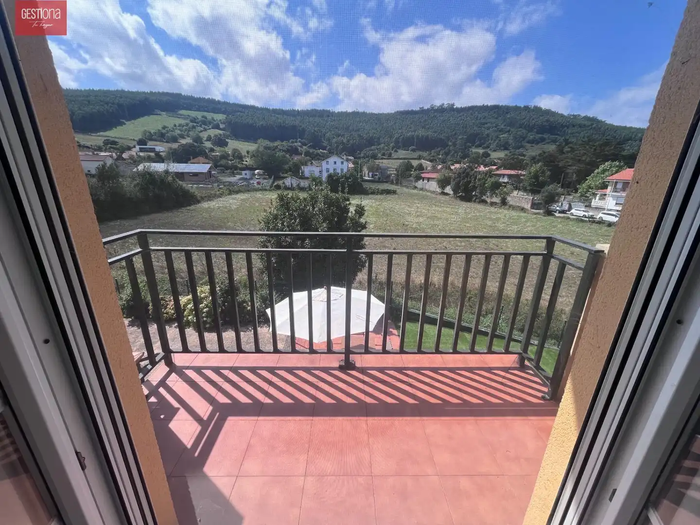 Terrassa de Casa adosada en venda en Arnuero amb Calefacció, Jardí privat i Terrassa