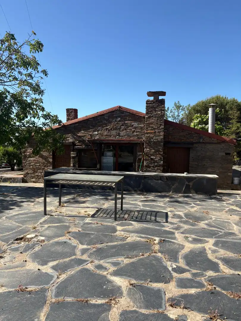 Vista exterior de Casa o xalet en venda en Nevada amb Aire condicionat, Jardí privat i Piscina