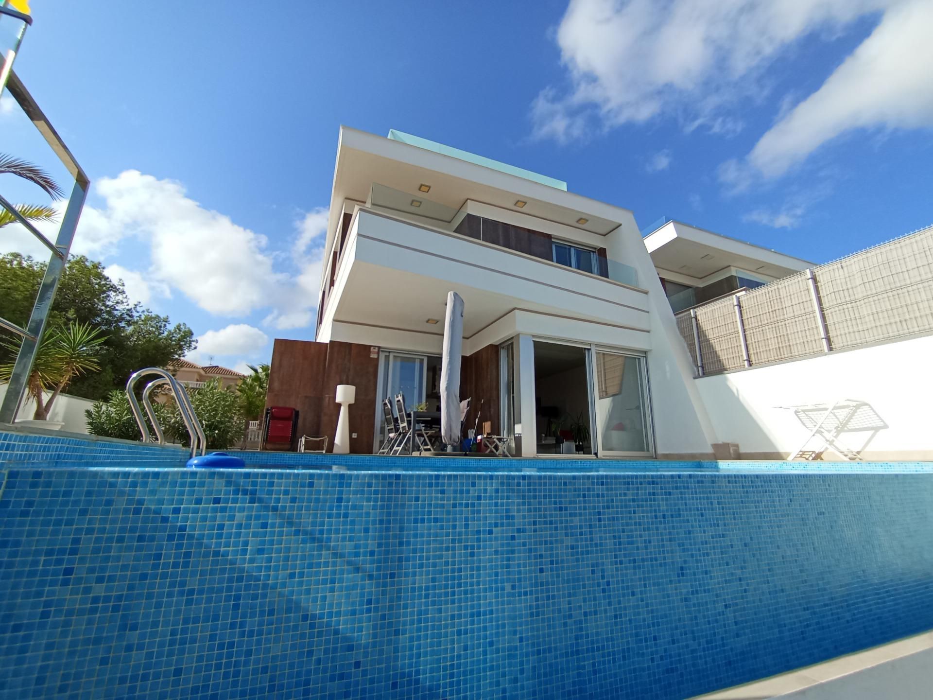 Swimming pool of House or chalet for sale in Orihuela