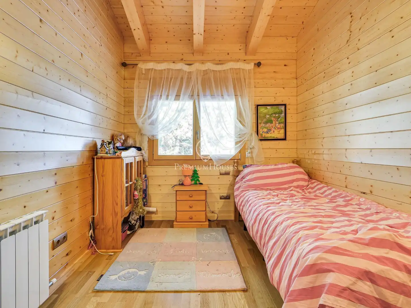 Dormitori de Casa o xalet en venda en Alp amb Calefacció, Jardí privat i Parquet