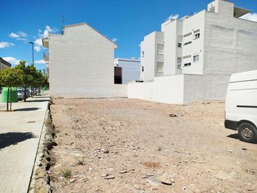 Terreny residencial en venda a Cervantes 24