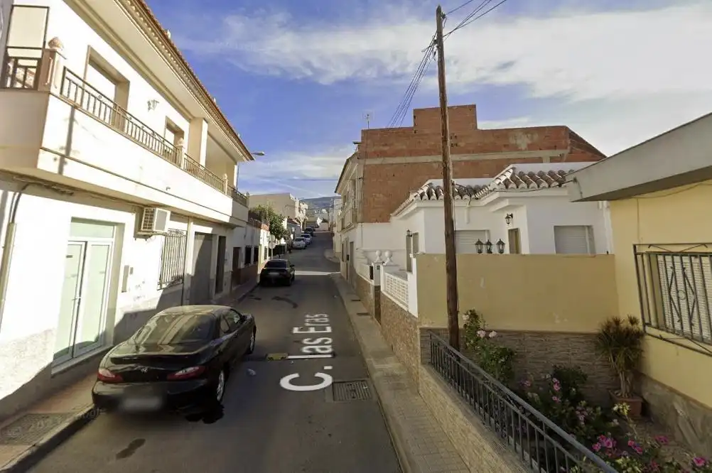 Casa con jardín en venta en Berja