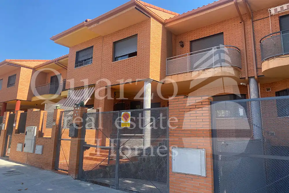 Chalet con piscina en venta en Los Robles, imagen 2