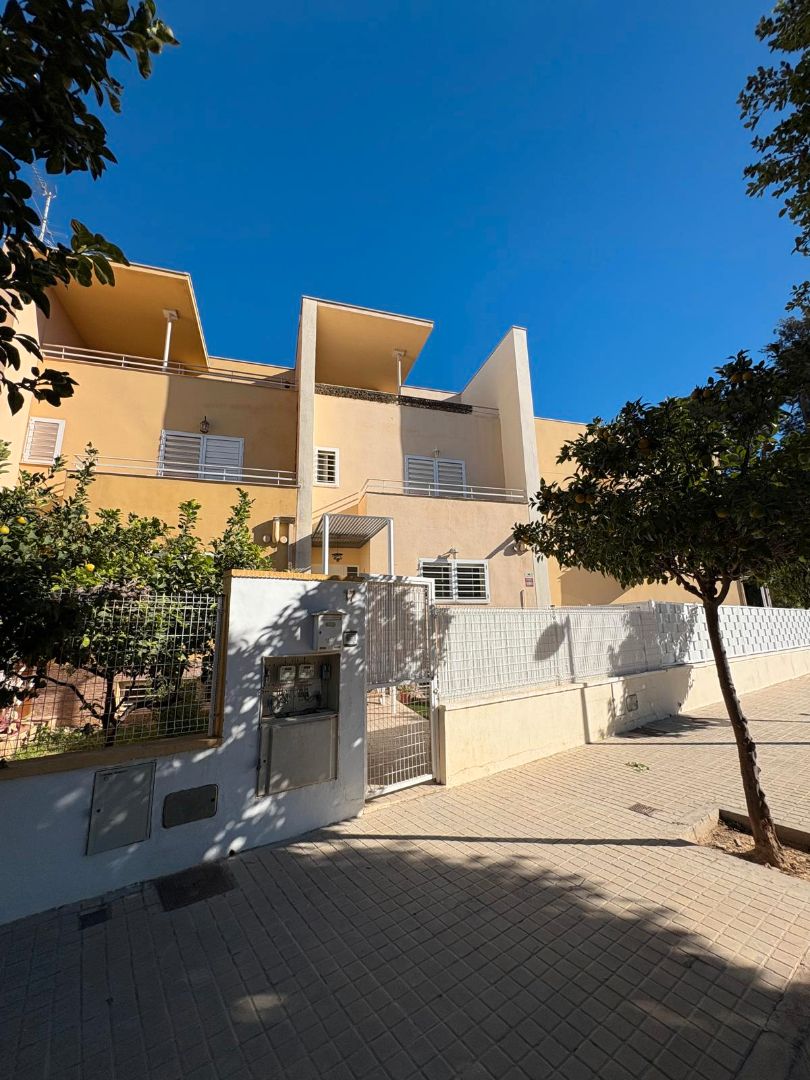 Exterior view of Single-family semi-detached for sale in Paiporta  with Air Conditioner, Private garden and Parquet flooring