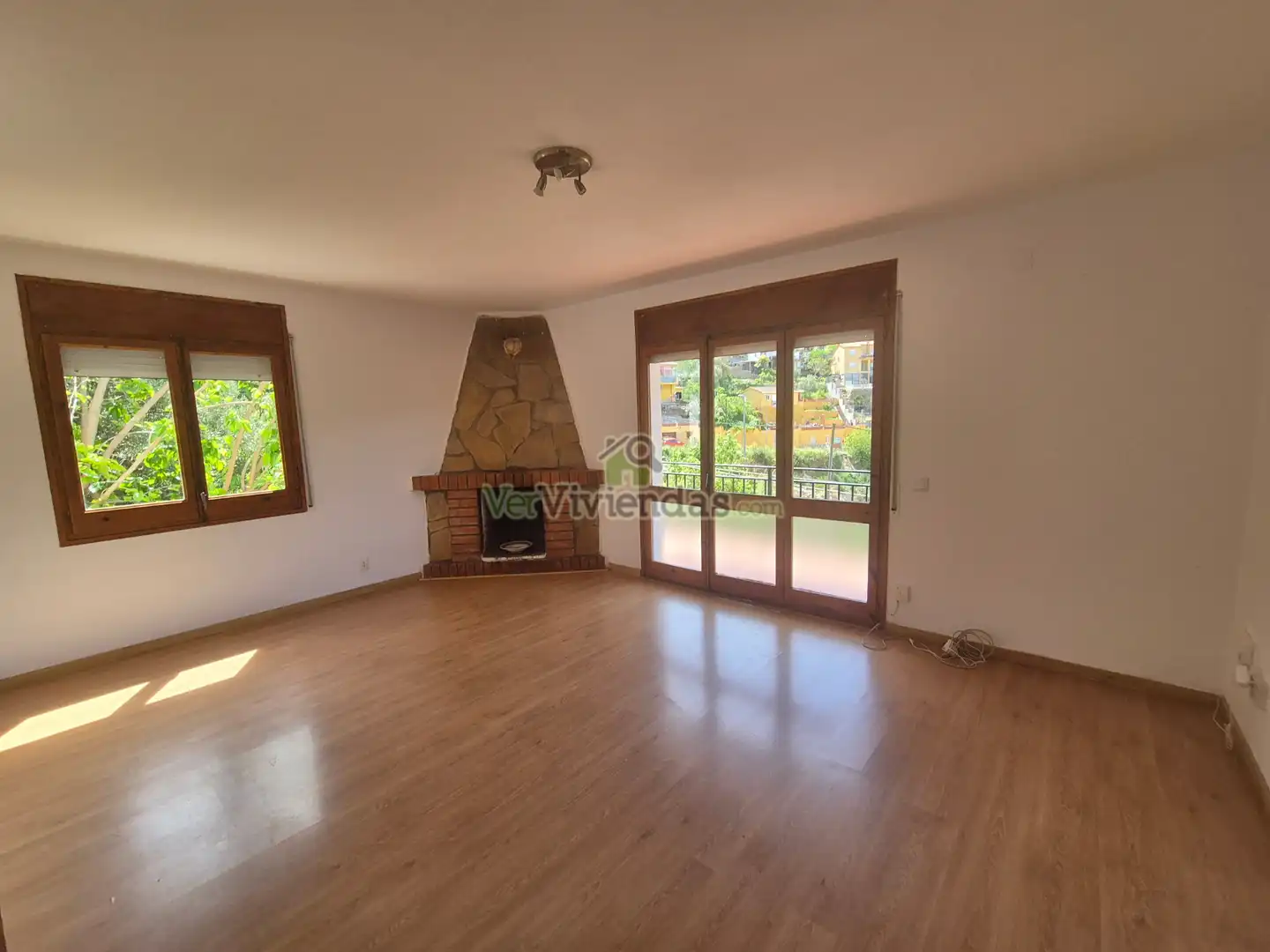 Sala de estar de Casa o chalet en venta en Vallirana con Jardín privado, Parquet y Terraza