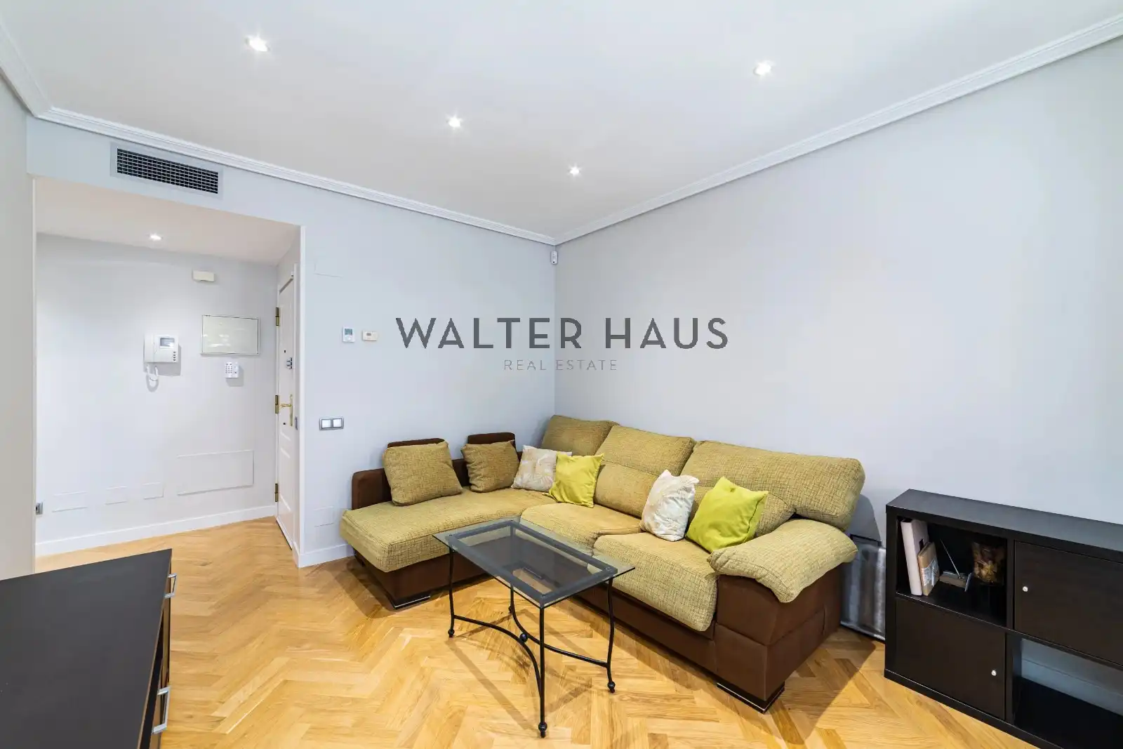 Living room of Flat for sale in Madrid  with Air Conditioner, Heating and Storage room