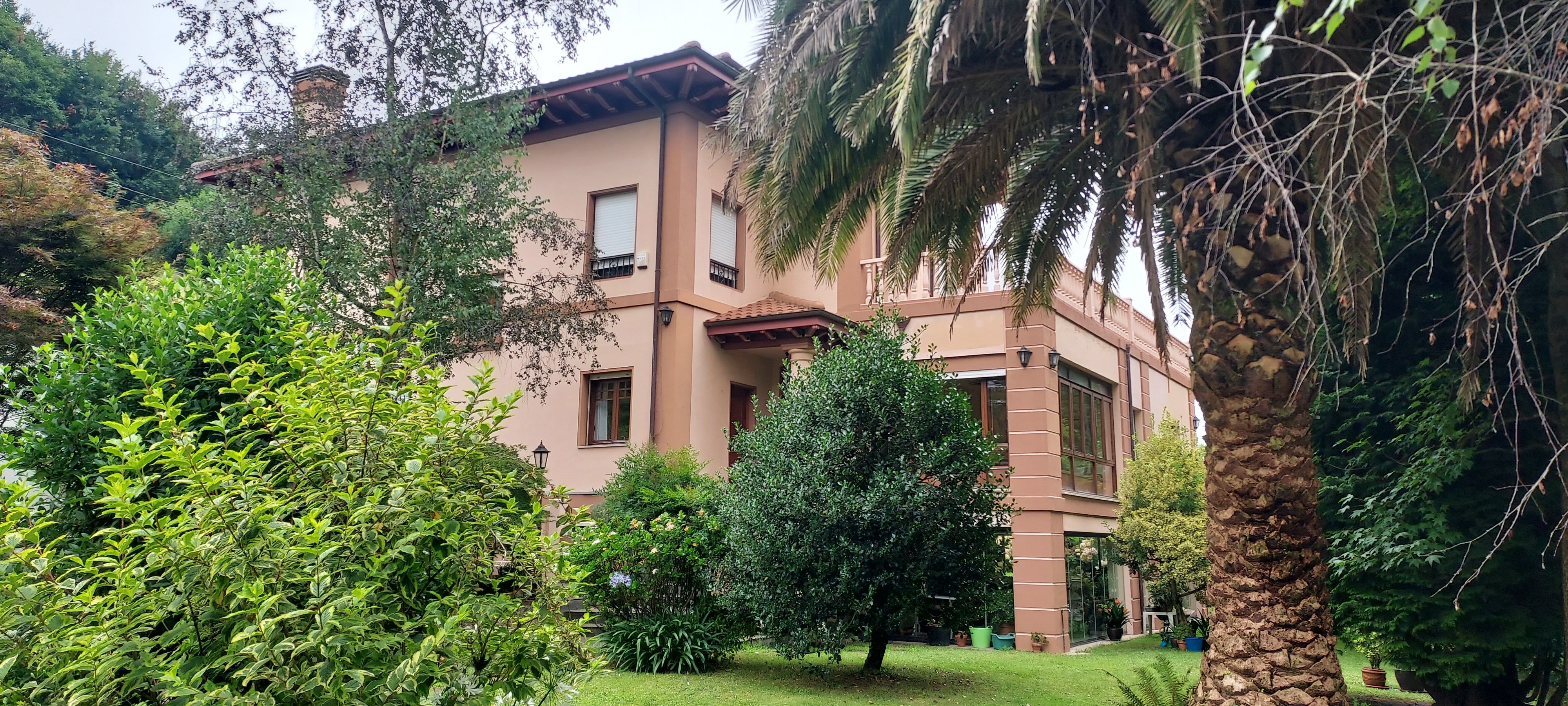 Vista exterior de Finca rústica en venda en Salas amb Calefacció, Jardí privat i Parquet