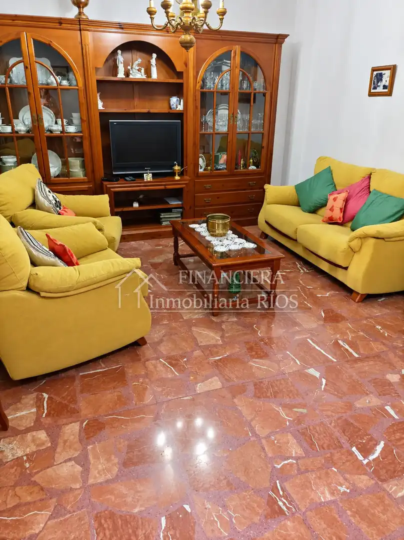 Sala d'estar de Casa o xalet en venda en Alcalá de Guadaira amb Aire condicionat, Traster i Balcó