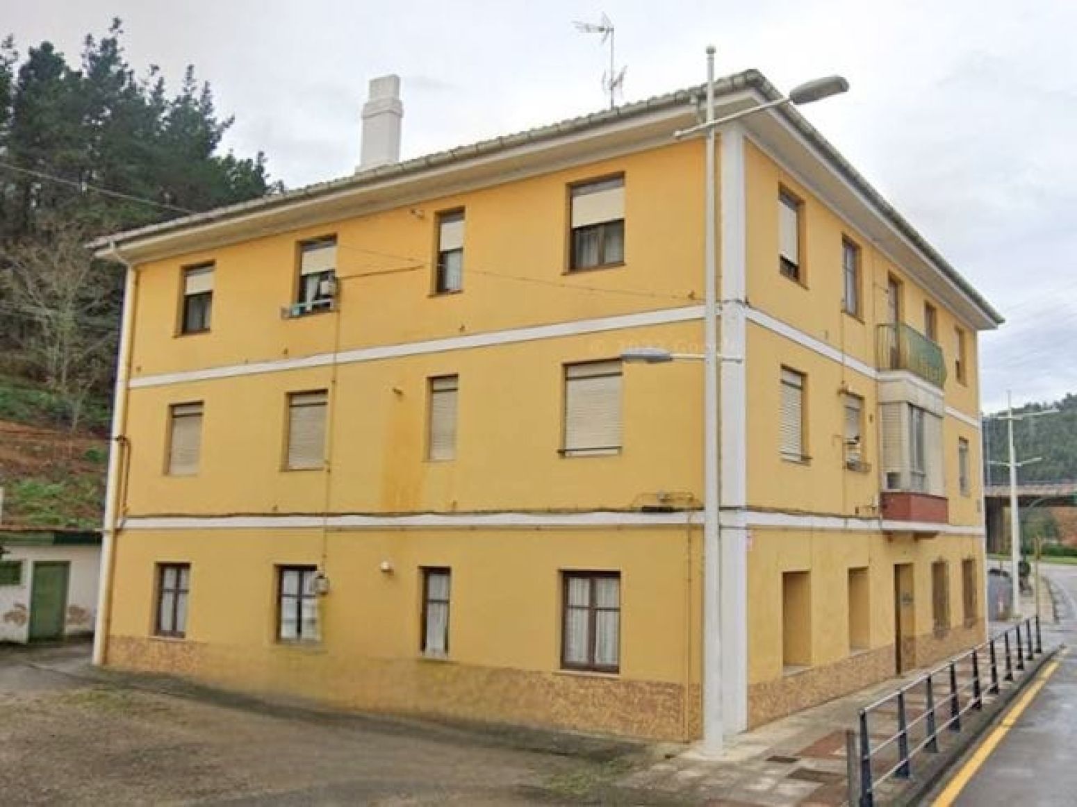 Vista exterior de Pis en venda en Torrelavega  amb Parquet i Traster