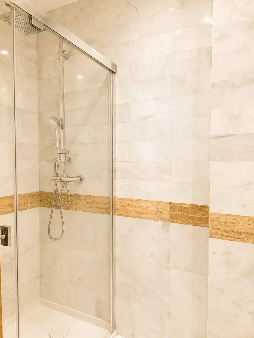 Badezimmer von Wohnung zum Verkauf in Oviedo 