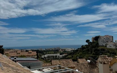 Vista exterior de Casa adosada de lloguer en Benalmádena amb Aire condicionat, Terrassa i Piscina