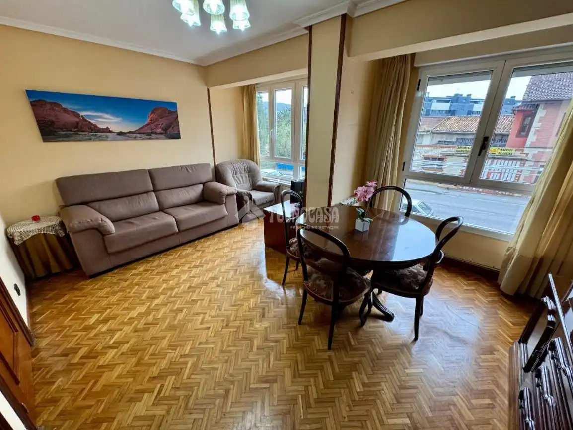 Wohnzimmer von Wohnung zur Miete in El Astillero   mit Heizung und Parkett