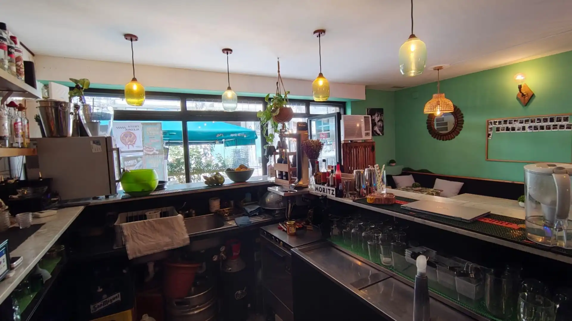 Local en traspaso en Barcelona con Aire acondicionado, Terraza y Amueblado