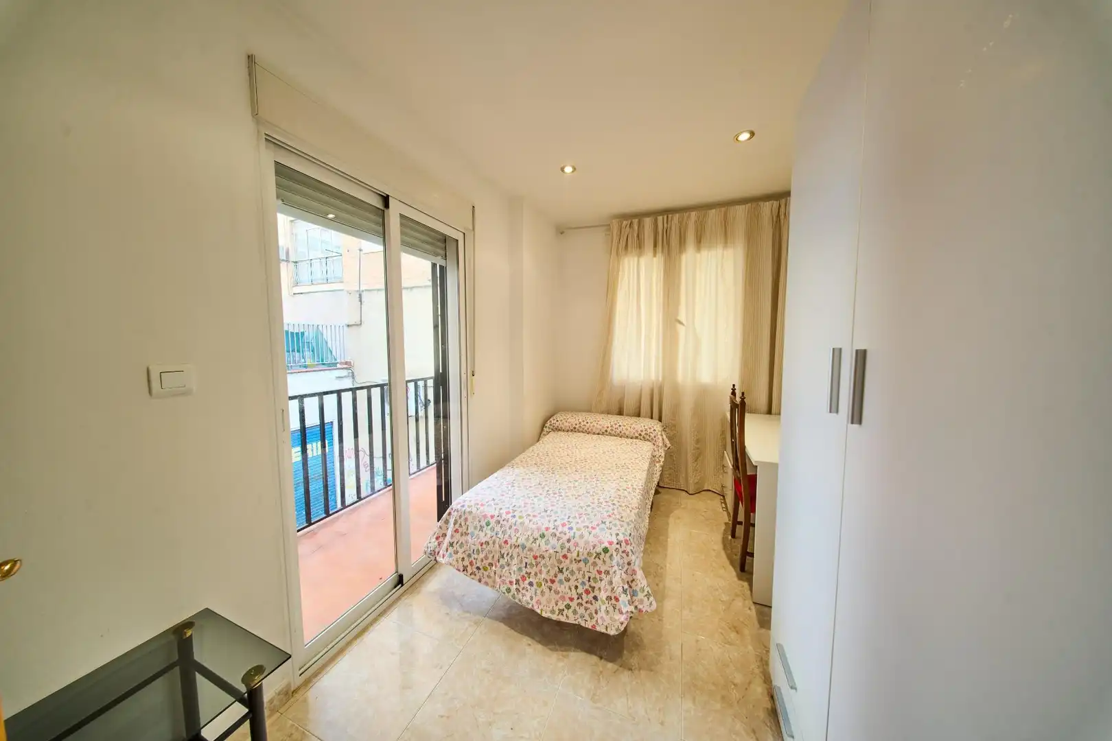 Bedroom of Flat for sale in Granada  with Air Conditioner and Balcony