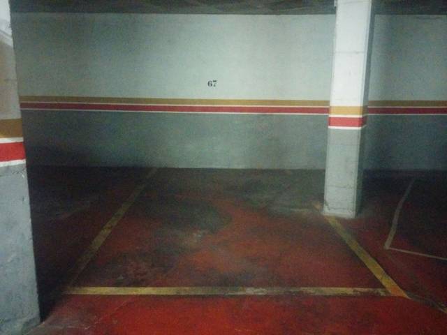 Garaje en Alquiler en Carrer de la Cartoixa de Vallparadís en Vallparadís - Antic Poble de Sant Pere