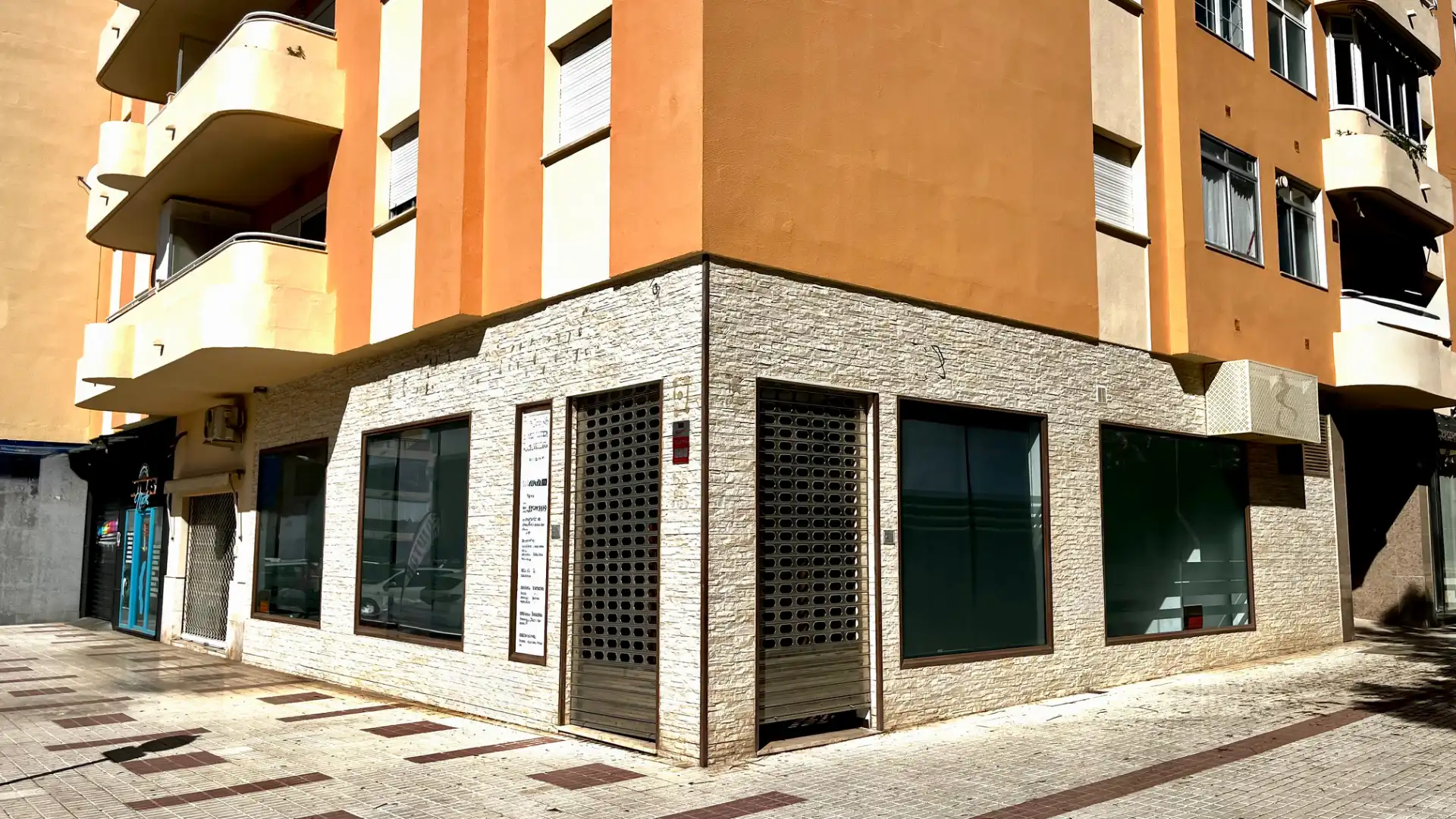 Vista exterior de Local de alquiler en Vélez-Málaga con Aire acondicionado y Calefacción