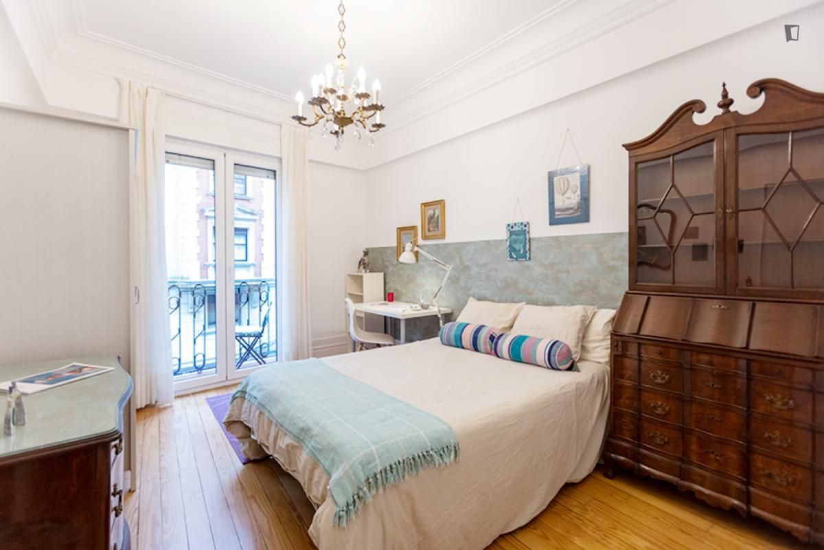 Dormitori de Apartament per a compartir en Bilbao  amb Calefacció, Moblat i Forn