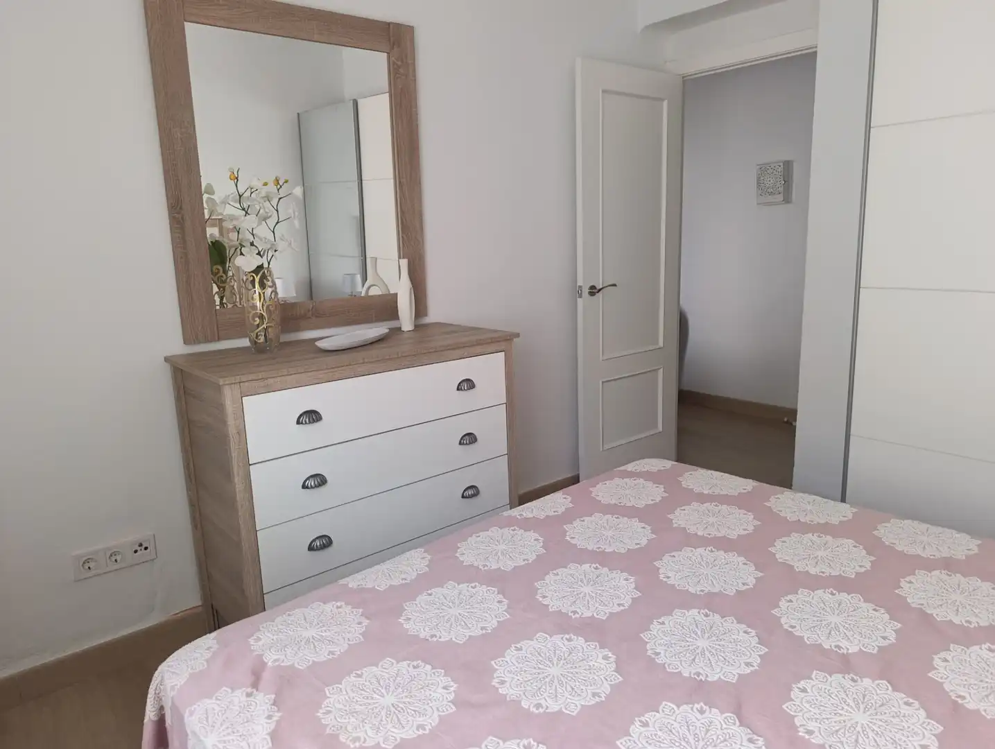 Habitación de Piso de alquiler en Dos Hermanas con Aire acondicionado, Trastero y Amueblado