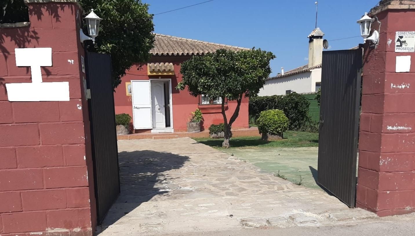 Vista exterior de Casa o chalet en venta en Chiclana de la Frontera con Jardín privado, Trastero y Piscina